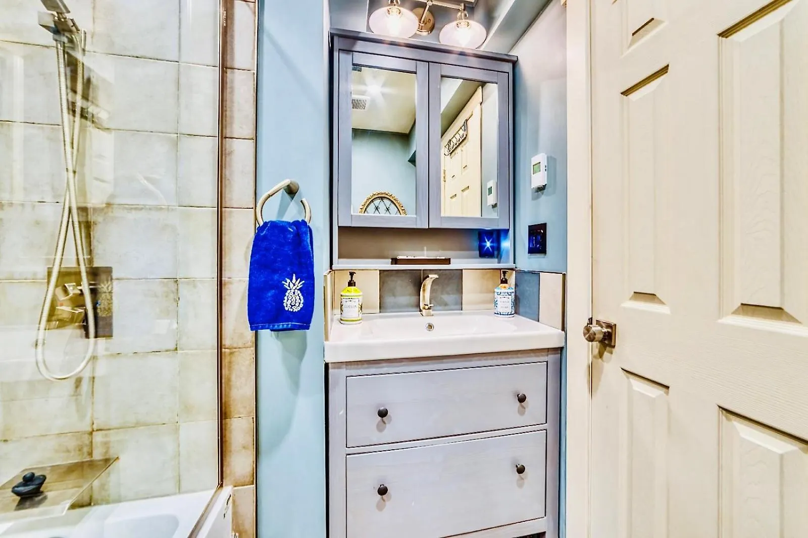 Neocolonial Nouveau Kensington Vacation Home فانكوفر