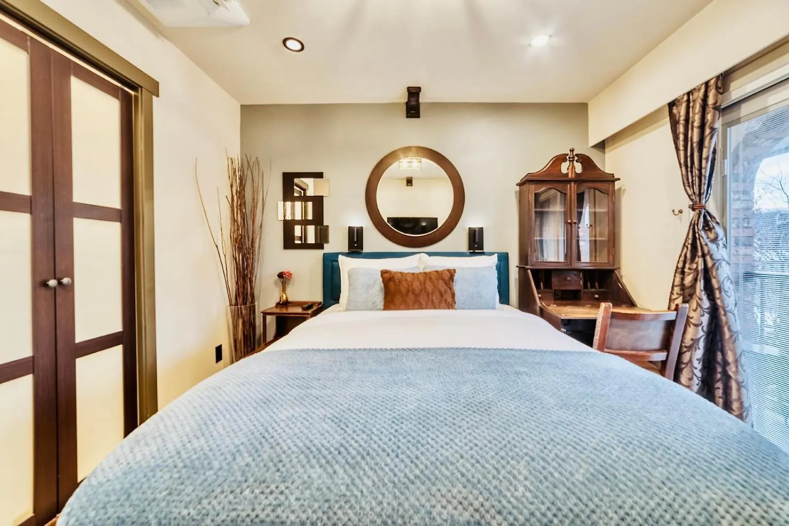 بيت ضيافة Neocolonial Nouveau Kensington Vacation Home فانكوفر