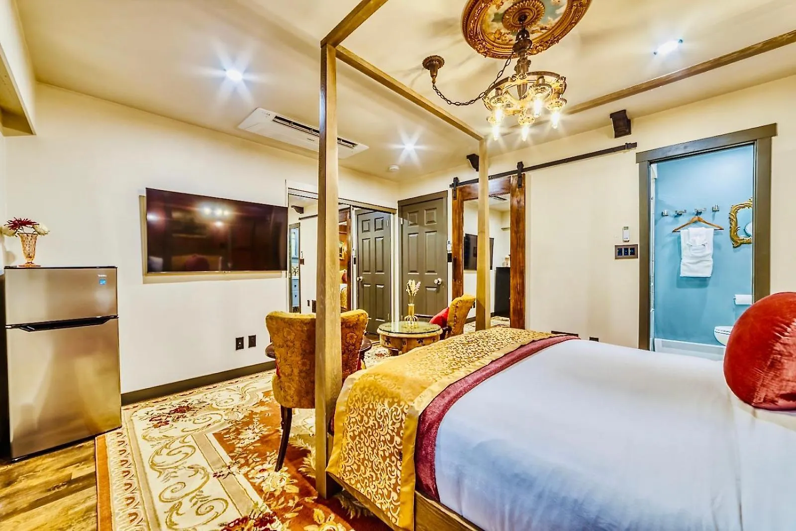 Neocolonial Nouveau Kensington Vacation Home فانكوفر