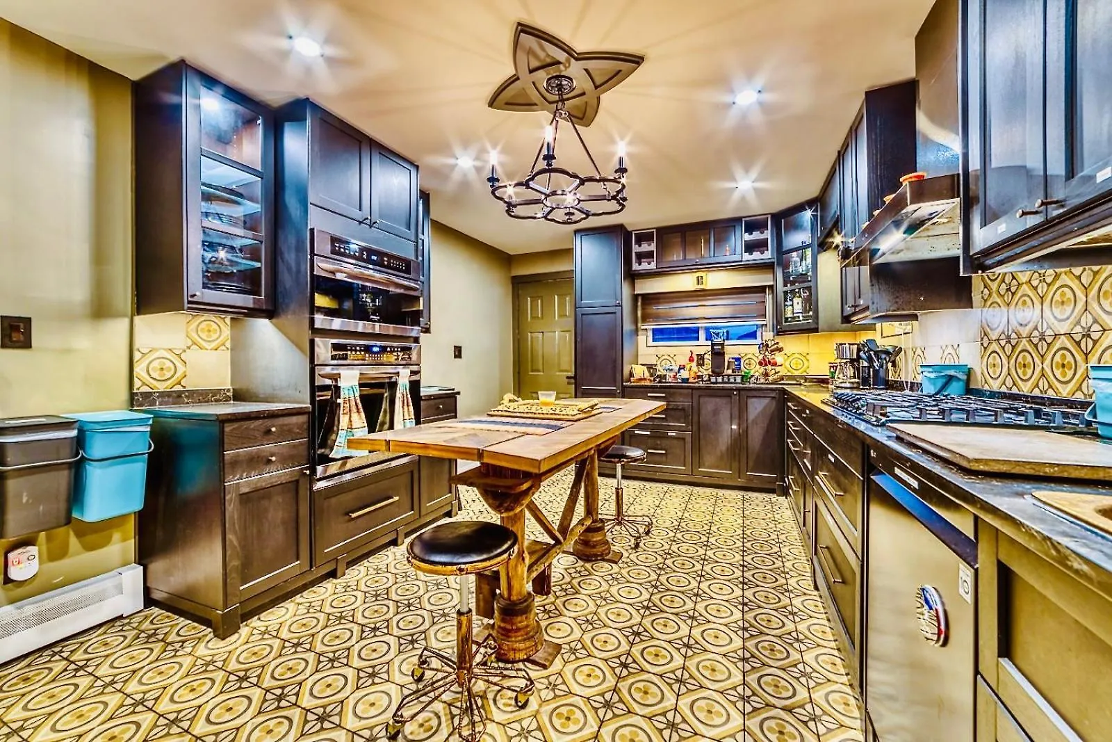 Neocolonial Nouveau Kensington Vacation Home فانكوفر كندا
